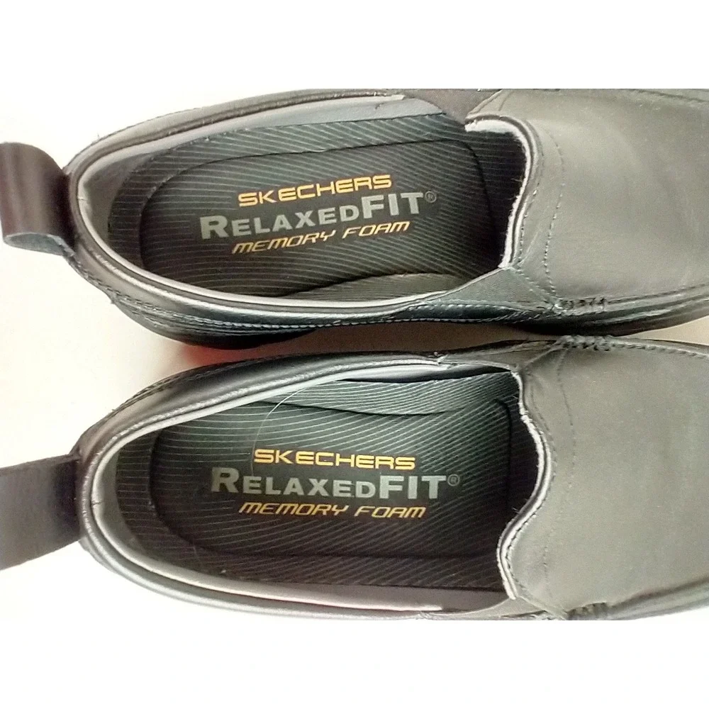 Skechers‎ Relaxed Fit Mens 9.5 Black Leather Slip On Loafers Memory Foam 63697